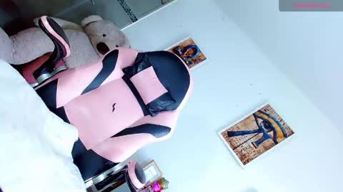 nicol online show from April 17, 8:54 pm