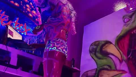 GlitterBox online show from January 12, 7:21 am