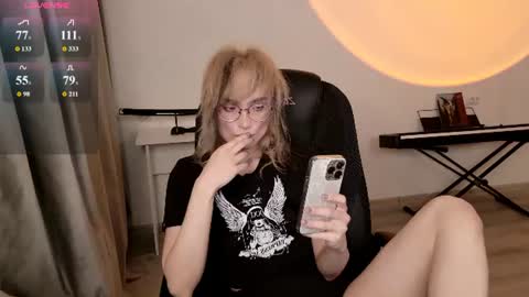 _meow_neko_ online show from August 2, 9:31 am