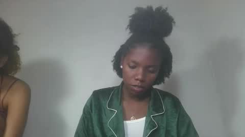 aangevelo online show from November 1, 7:00 pm