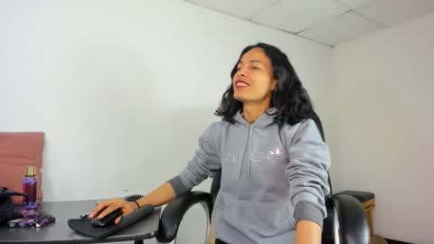 aisha_hotts777 online show from December 2, 5:10 am