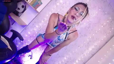 alexaavandercloude online show from April 9, 8:04 pm