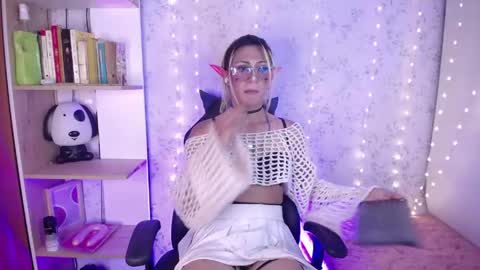 alexaavandercloude online show from April 13, 7:40 pm