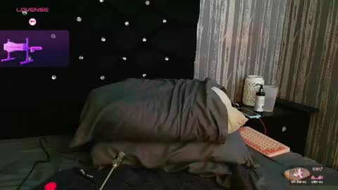 alicee_moonn online show from April 16, 9:39 pm