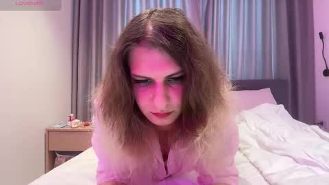 AlicePinkhead online show from December 19, 8:30 am