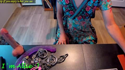 Allie online show from December 15, 2:48 pm