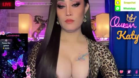 Queen Majesty Katy online show from April 6, 1:22 pm