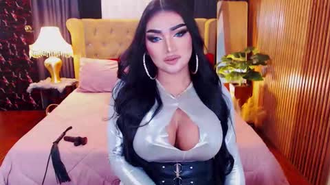 Alura Jhenson online show from February 26, 11:15 am