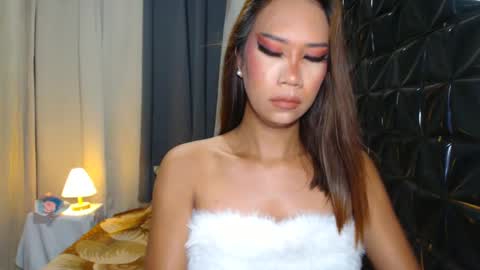 your asian dominantrix kneelobeyan beg online show from December 9, 12:19 pm