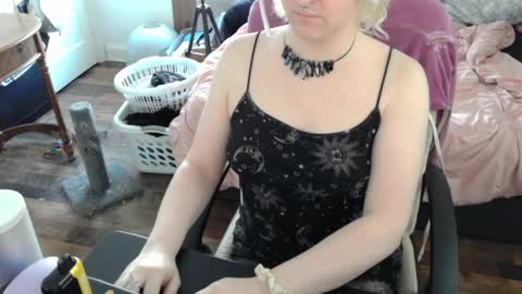 alyxiabewbs online show from April 7, 2:29 pm