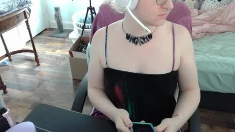 alyxiabewbs online show from April 23, 7:16 pm