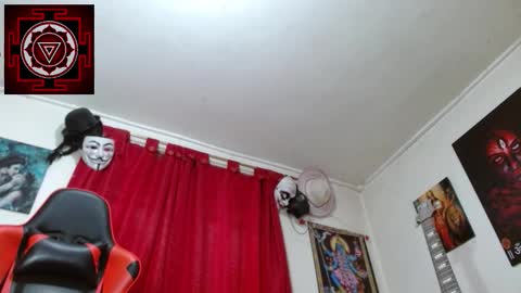 Amanda Valeska online show from December 1, 8:00 pm