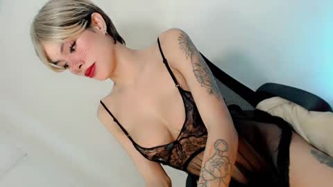 Snapshot of amayahugecock69 chatting on February 12, 10:03 am Annika 25yrs old online show from February 12, 10:03 am