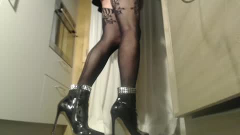 Snapshot of andreacum chatting on December 12, 9:58 pm Andrea online show from December 12, 9:58 pm