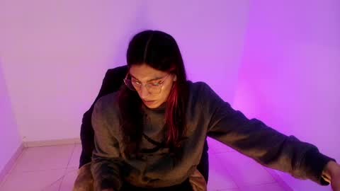 angele online show from March 31, 7:27 pm