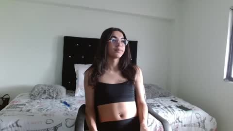 Aria Buitrago online show from December 4, 2:53 pm