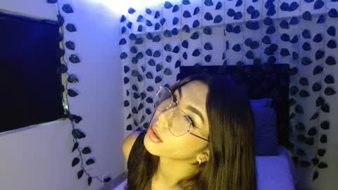 Aria Buitrago online show from December 29, 4:51 pm