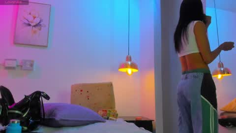 aria_millers1 online show from April 14, 11:26 am