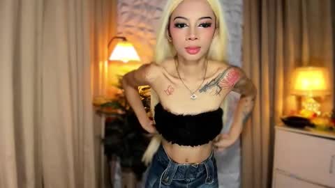 Snapshot of asianprettypetite chatting on September 14, 5:23 am CHESKA online show from September 14, 5:23 am