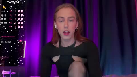 avril_pearly_ online show from December 16, 12:43 pm