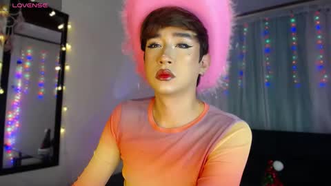          I work from home this is my room 3 online show from December 17, 9:17 am