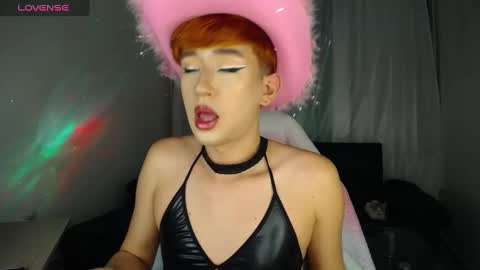          I work from home this is my room 3 online show from December 30, 10:32 am