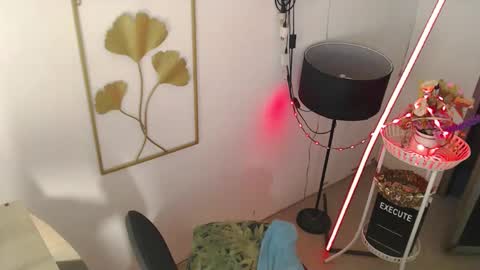 beautiful_mistake69 online show from October 12, 8:17 am