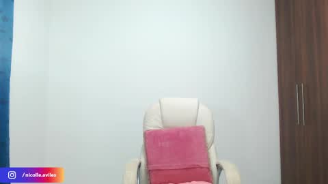 Nicolle Aviles online show from February 18, 8:58 pm