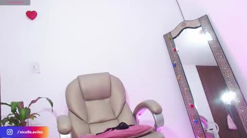 Nicolle Aviles online show from September 15, 7:46 am