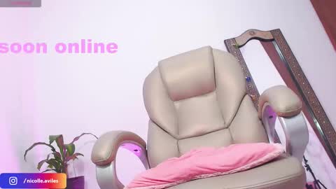 Nicolle Aviles online show from October 1, 8:09 pm