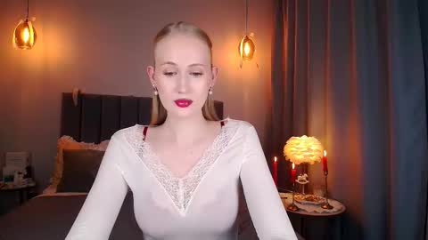 Mia online show from December 14, 9:21 pm