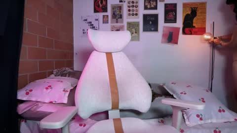 Bella Bloom ts online show from April 14, 10:26 pm