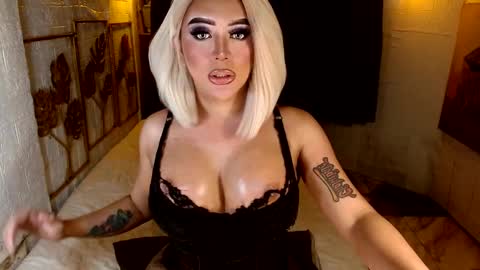 Lucienne online show from October 25, 6:47 pm