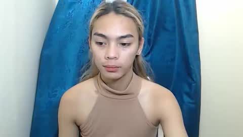 caitessa_bellemoir online show from April 1, 2:46 am
