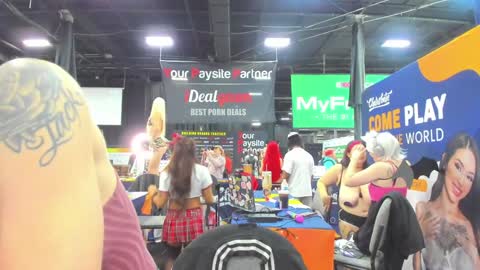 casey kisses online show from October 26, 6:59 pm