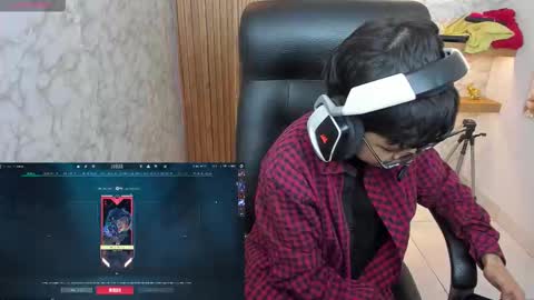 Charlie online show from November 12, 1:54 pm