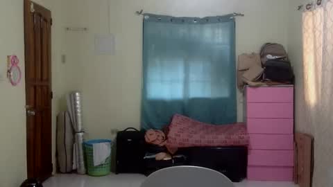 chelly4u69 online show from December 19, 5:45 am