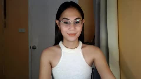 chelly4u69 online show from March 27, 10:49 am
