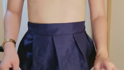 chelly4u69 online show from April 12, 10:57 pm