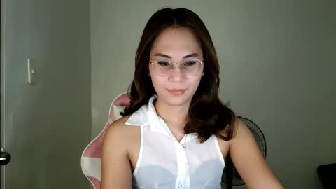 chelly4u69 online show from June 9, 1:38 am