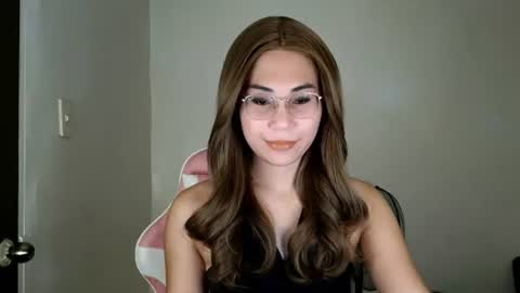 chelly4u69 online show from June 27, 11:43 pm
