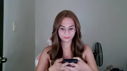 chelly4u69 online show from July 14, 10:21 am