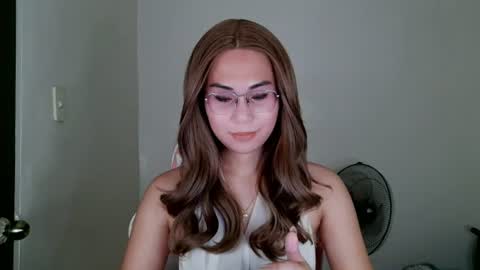 chelly4u69 online show from July 24, 11:24 pm