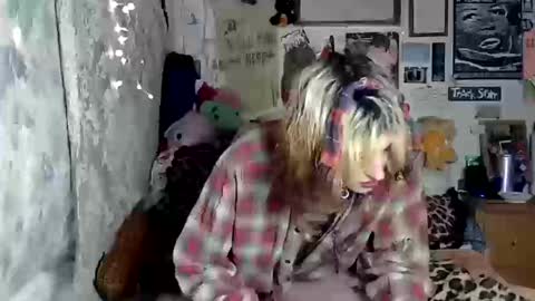 cher strauberry online show from October 15, 4:23 am