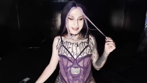 Nikki online show from April 4, 9:01 pm