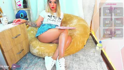 dannia_13 online show from January 10, 11:39 pm