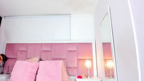 Daphne online show from December 19, 8:44 pm