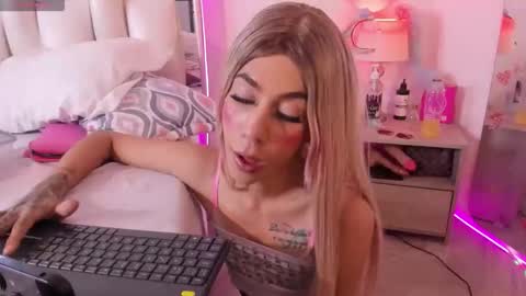 darlyn_tenderhot__ online show from March 3, 8:38 pm