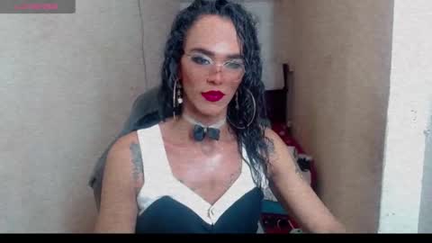 diosa_v_ online show from November 3, 7:13 pm