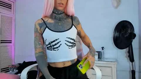 drippyorlove online show from March 18, 8:41 pm